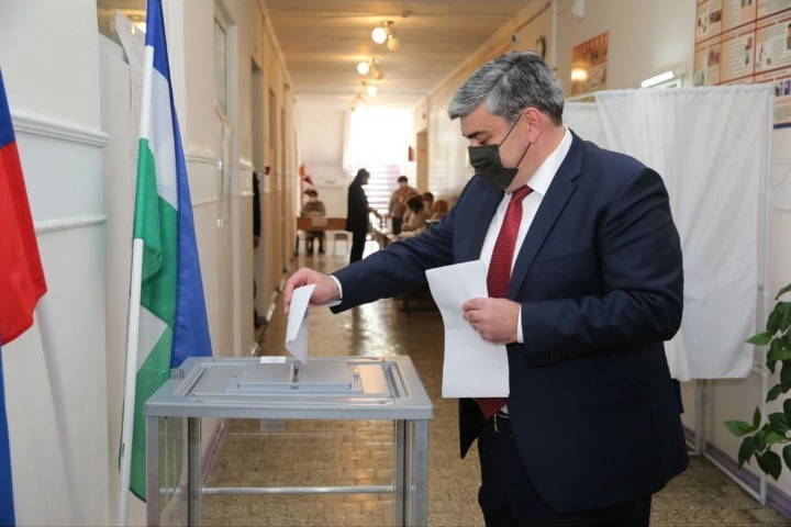Глава КБР проголосовал на своем участке