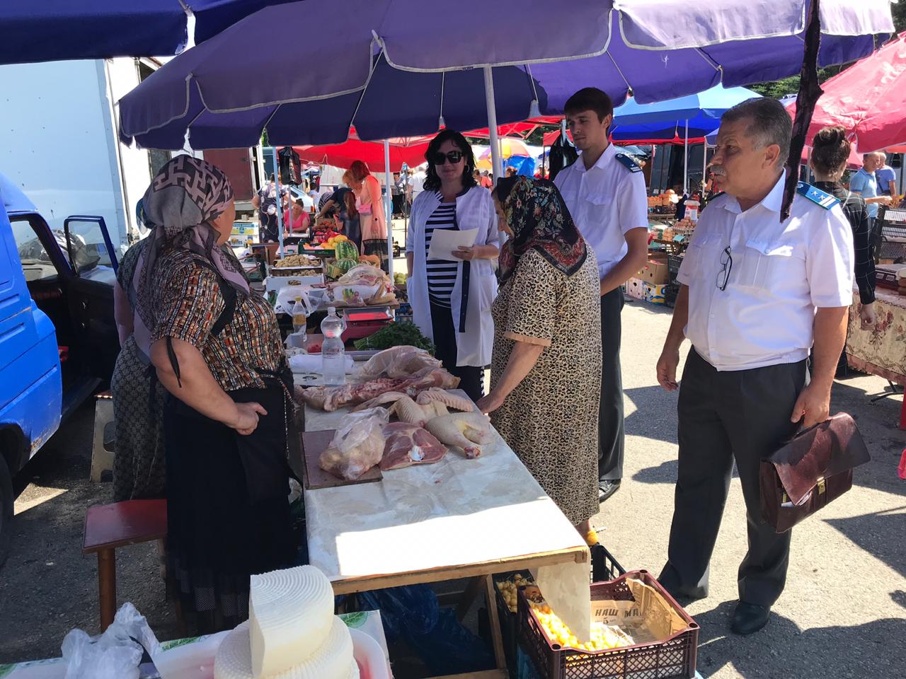 На ярмарке выходного дня в Нальчике выявлены нарушения при торговле  мясомолочной продукции и рыбой
