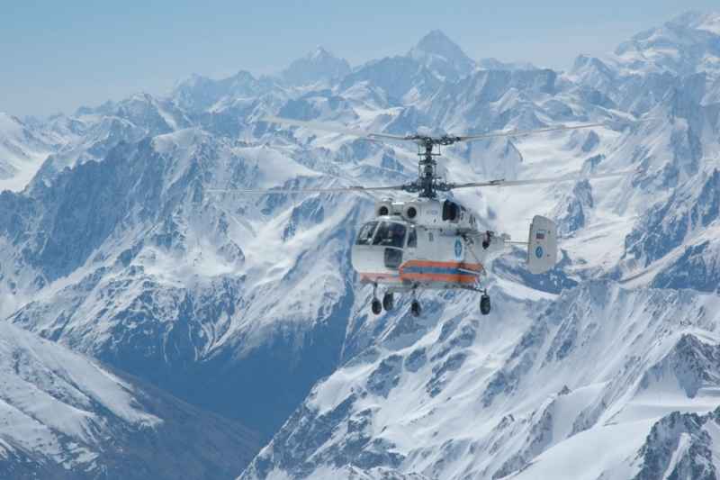 В горах КБР спасают пострадавшего альпиниста