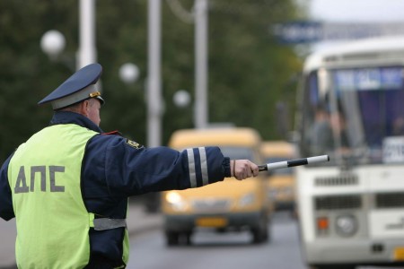В КБР автоинспекторы проверили автобусы и такси