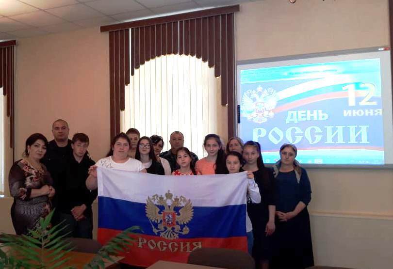 В КБР росгвардейцы поздравили с Днем России учащихся горной школы