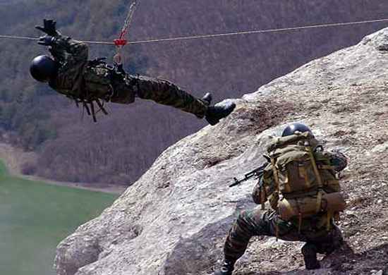 В Терсколе соревнуются военные альпинисты СНГ