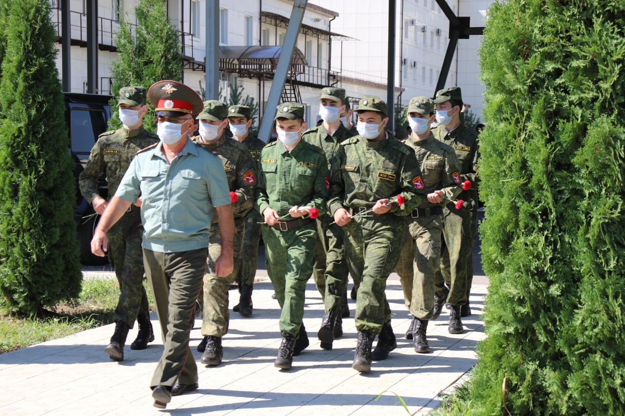 Сотрудники ОМОН провели день открытых дверей для кадетов
