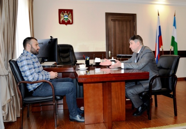 Министр спорта КБР встретился с Азаматом Мурзакановым
