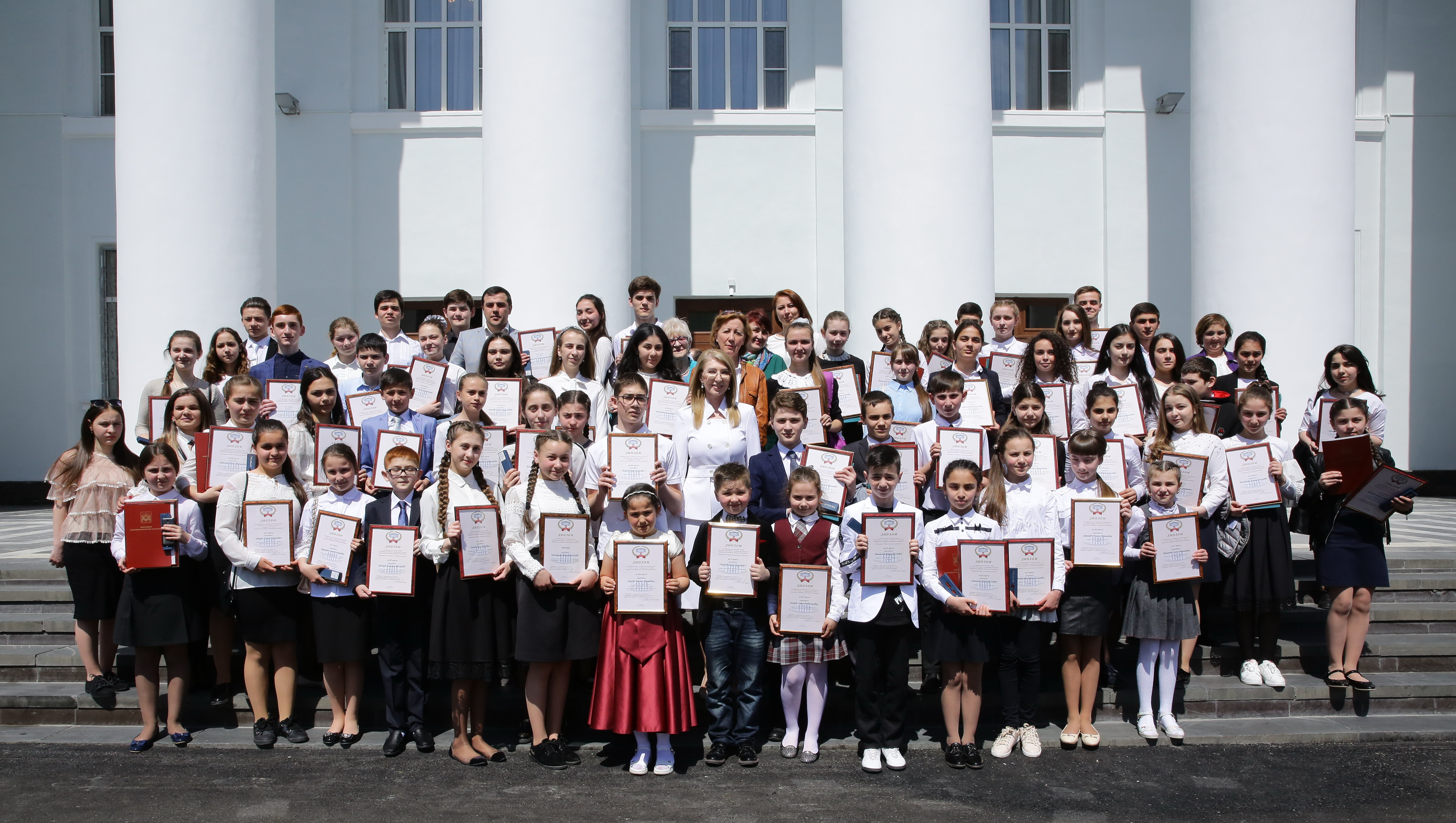 В парламенте КБР награждали талантливых детей