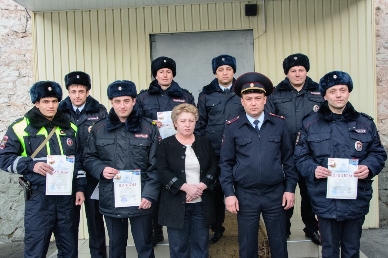 В Эльбрусском районе наградили полицейских