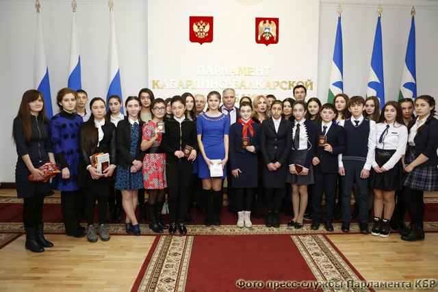 Школьники из Черекского района познакомились с работой парламента КБР