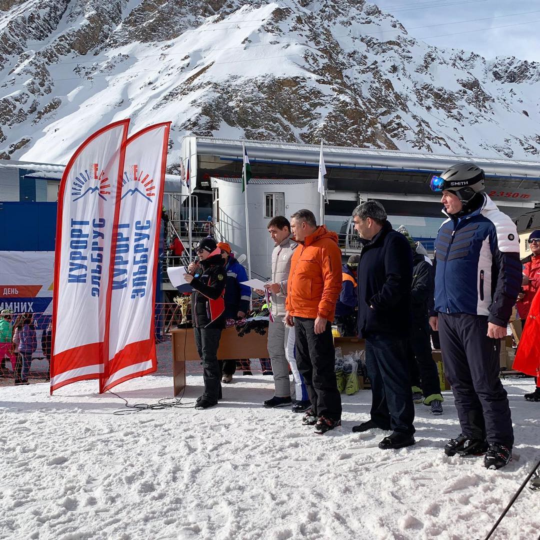 Казбек Коков и Александр Матовников награждали победителей соревнований по горнолыжному спорту
