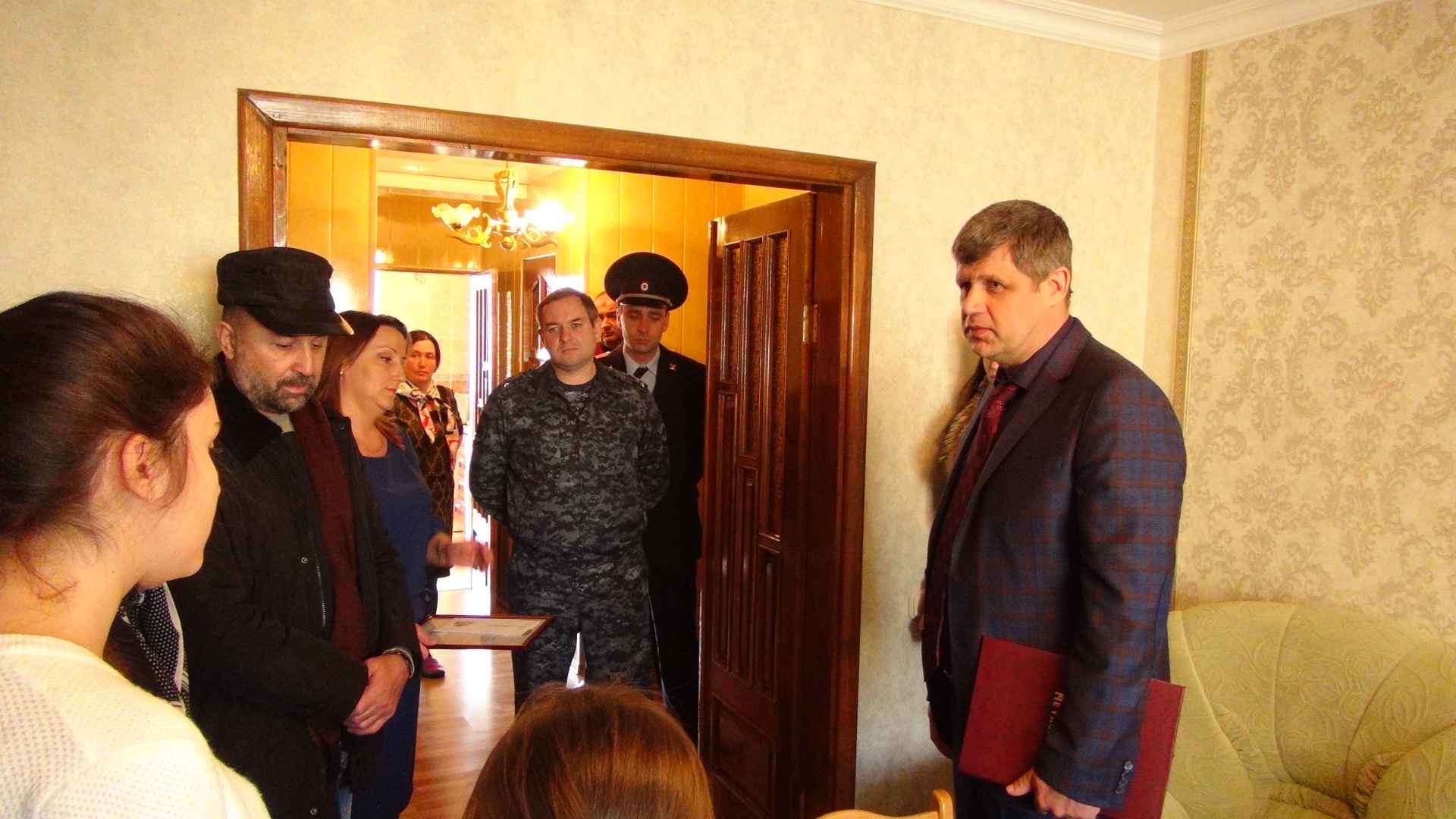 Глава МВД по КБР посетил семьи погибших  сотрудников