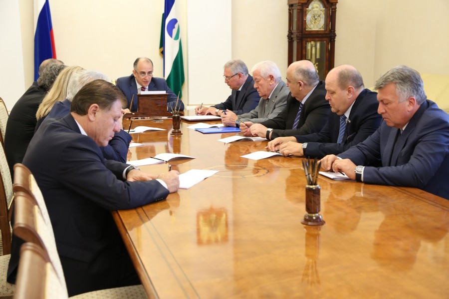 Глава КБР провел встречу с руководителями региональных отделений политических партий