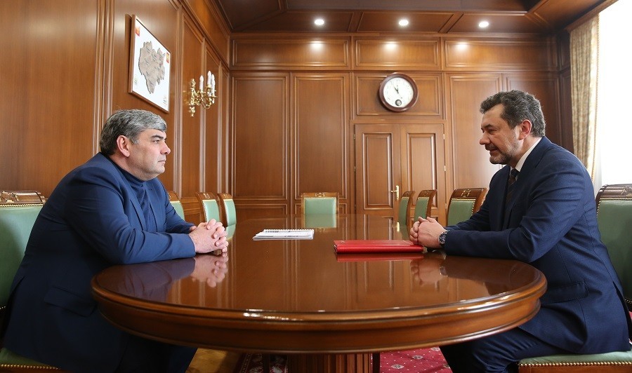 Казбек Коков провел рабочую встречу с начальником Северо-Кавказской железной дороги