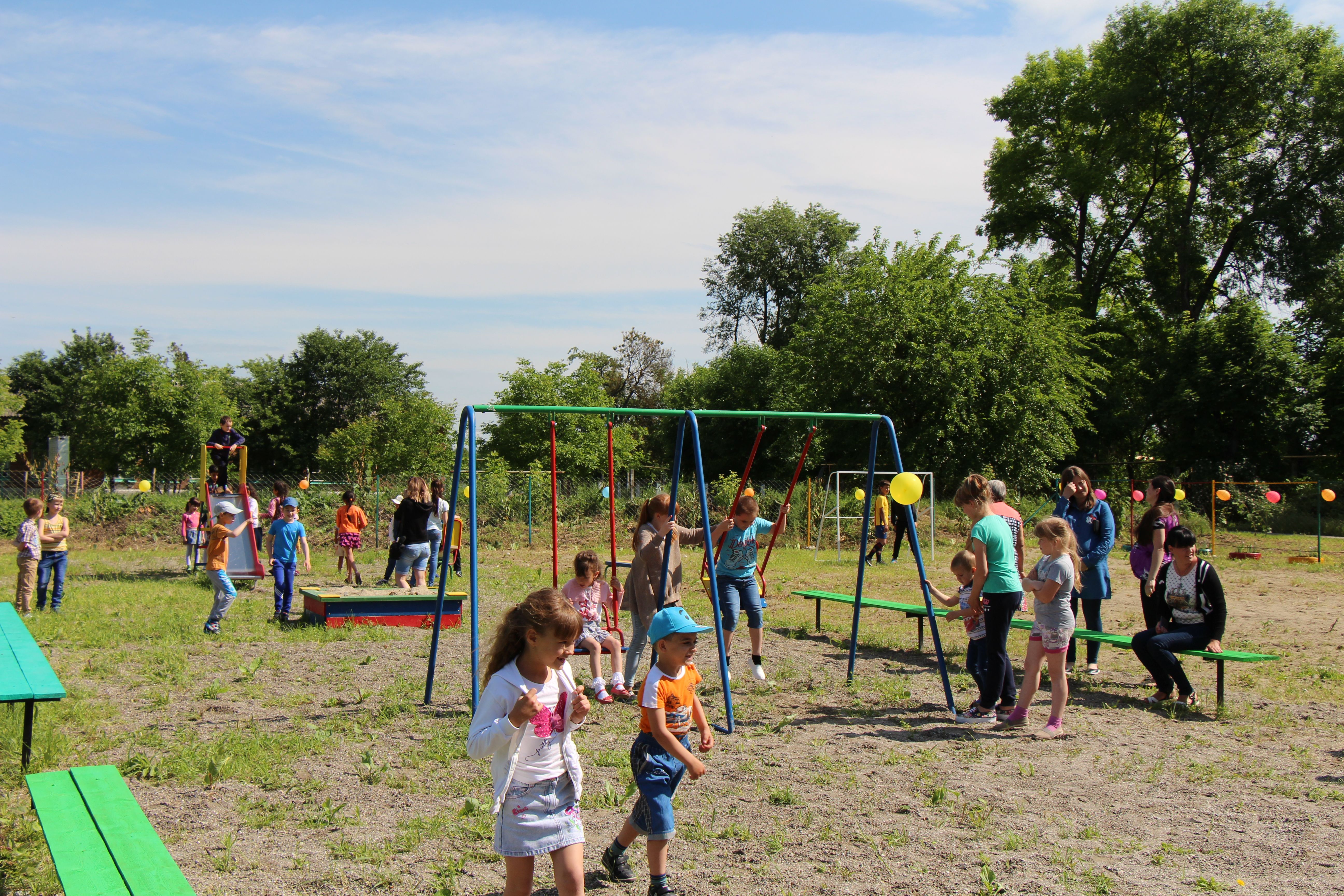 В селе Черниговском открыли детскую площадку