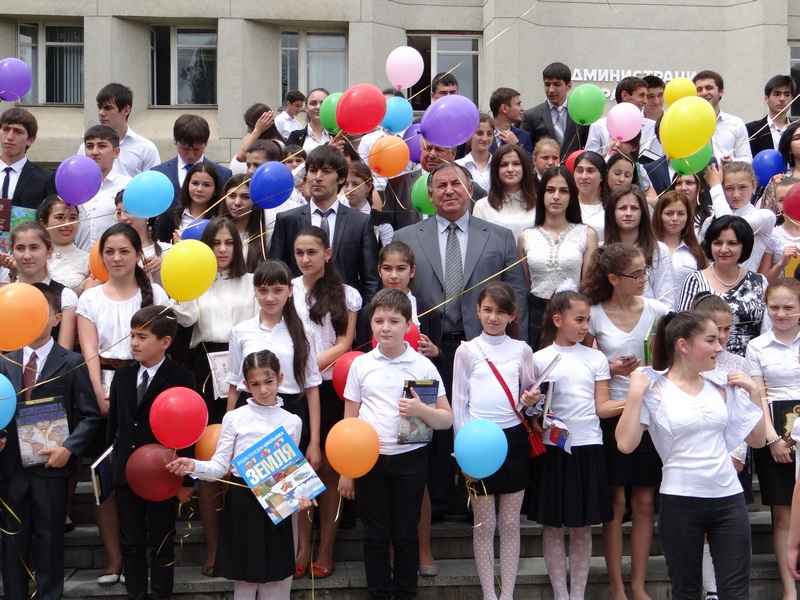 Слёт школьников Терского района завершился песней «Вперёд, Россия!»