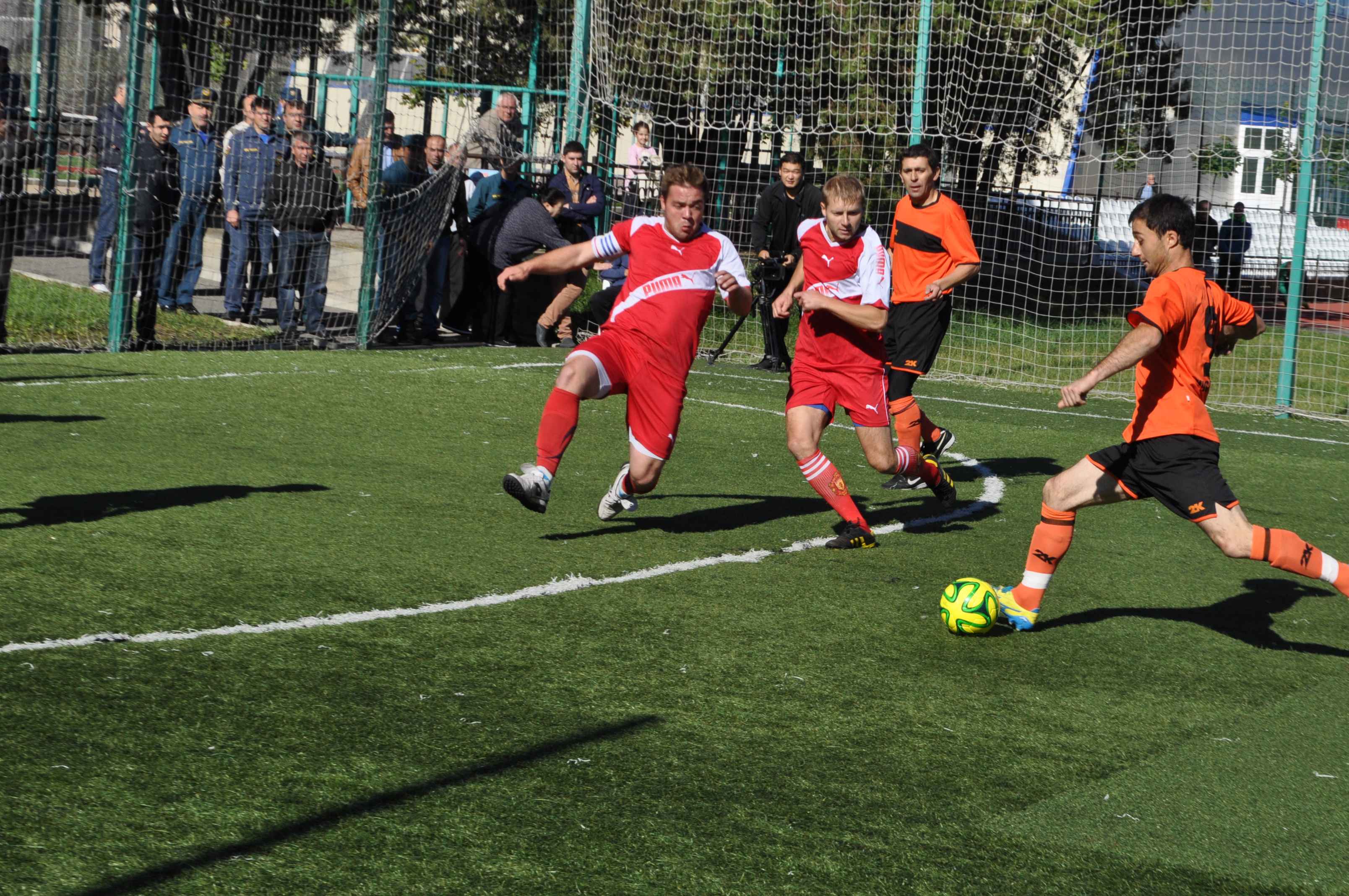 В Нальчике начались соревнования по мини-футболу среди спортивных коллективов МЧС России