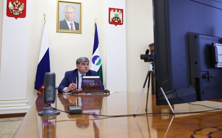  Казбек Коков провел заседание Оперативного штаба КБР