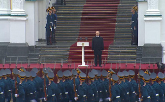 Владимир Путин принял парад Президентского полка на Соборной площади  