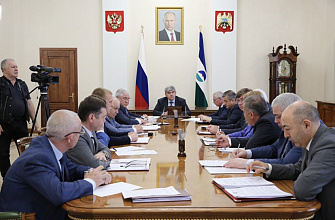Казбек Коков провел совещание с главами районов