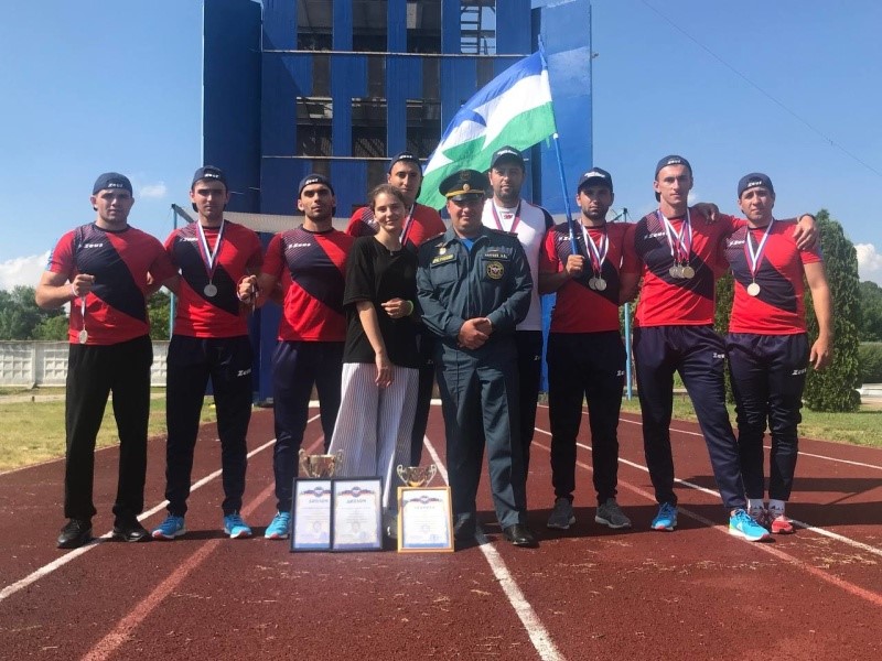 Команда МЧС КБР блеснула на соревнованиях по пожарно-спасательному спорту