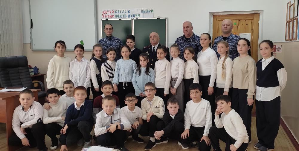 Росгвардейцы рассказали школьникам о блокаде Ленинграда