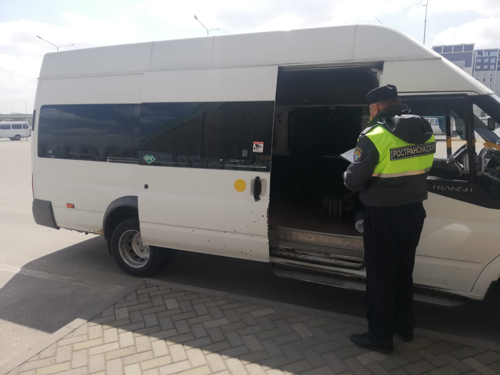 На автовокзале "Северный" проверили более 20 автобусов