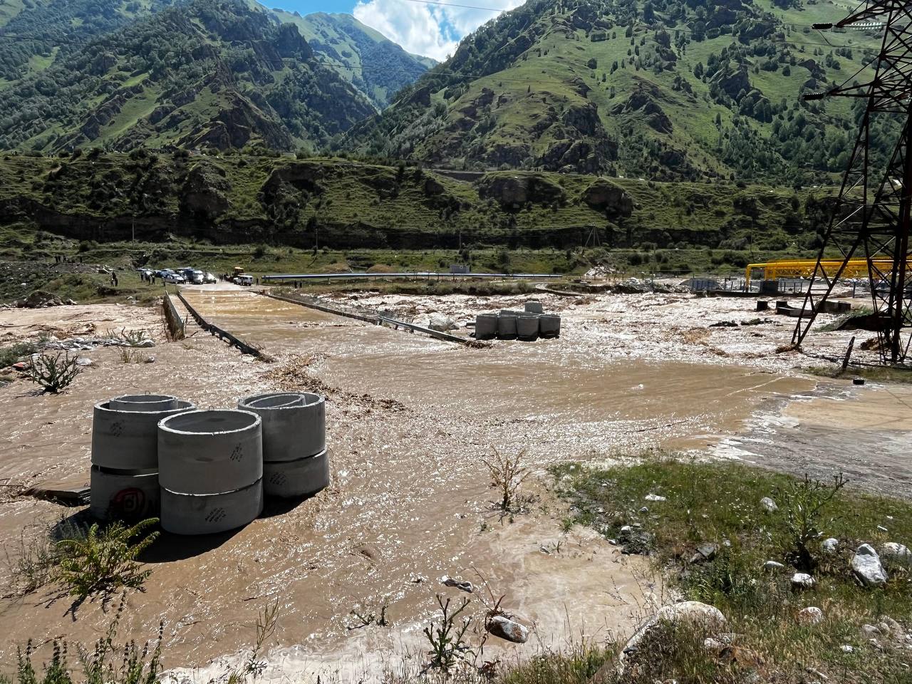 В Тырныаузе ограничено движение через объездной мост