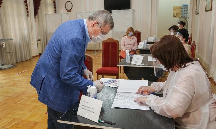 Юрий Чайка принял участие в голосовании