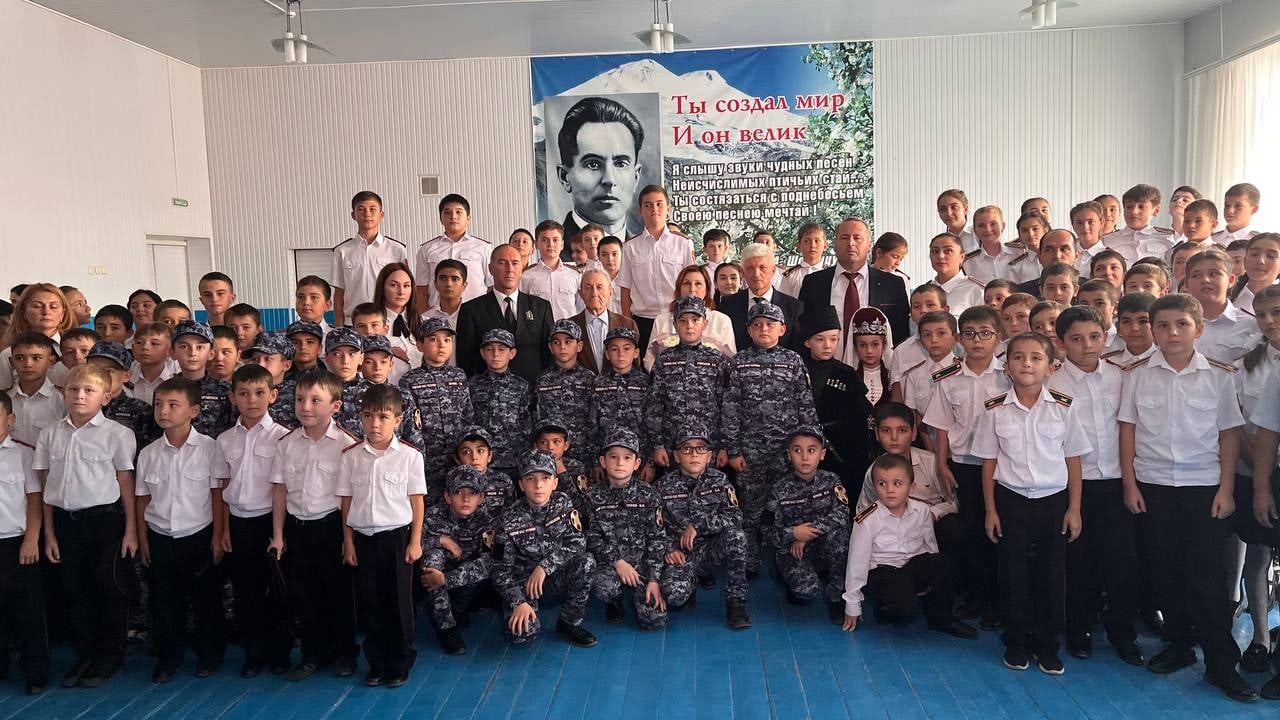 В Баксане организовали встречу школьников с Героем России