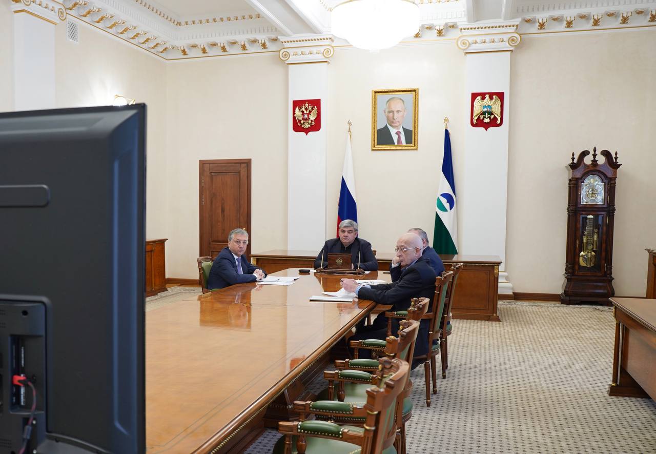 Казбек Коков обсудил вопросы развития всесезонного туристско-рекреационного комплекса «Эльбрус»  