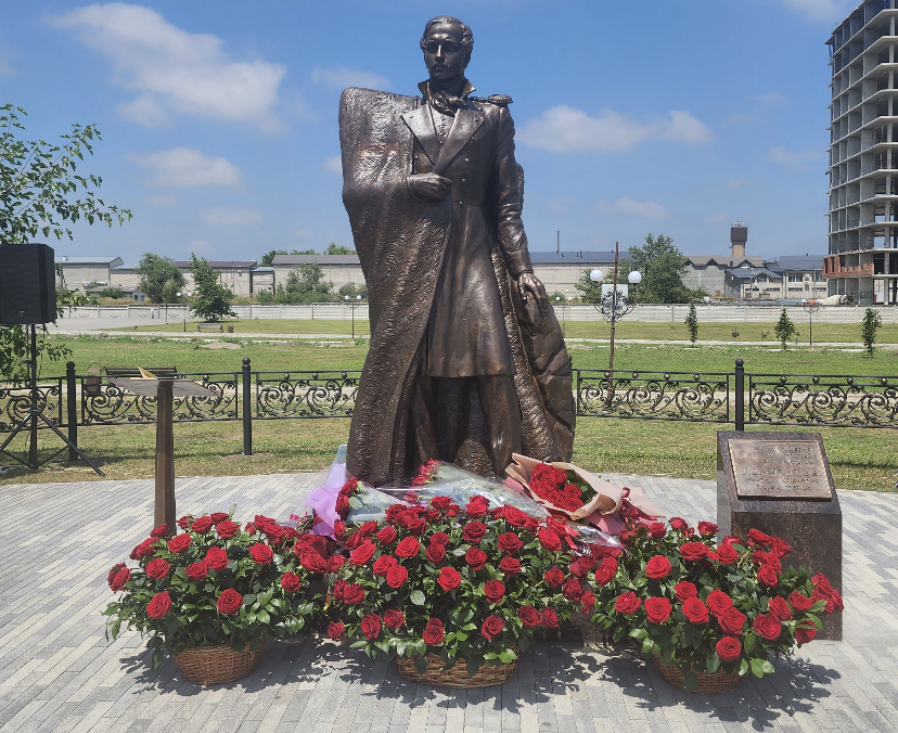 В Баксане открыли памятник Михаилу Лермонтову