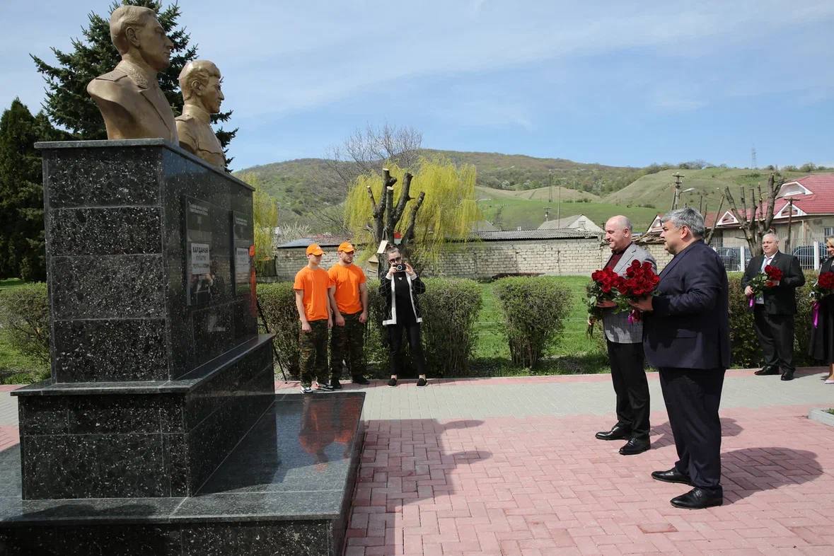 Казбек Коков и Рашид Темрезов посетили Черекский район