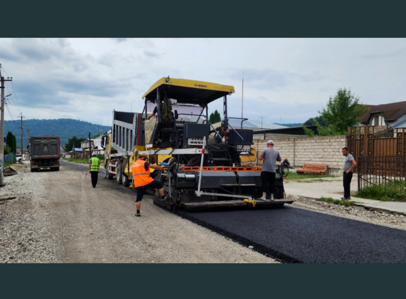 В селении Бабугент приступили к устройству асфальтобетонного покрытия