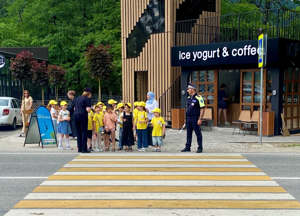 В туристических зонах Кабардино-Балкарии состоялись инструктажи по дорожной безопасности