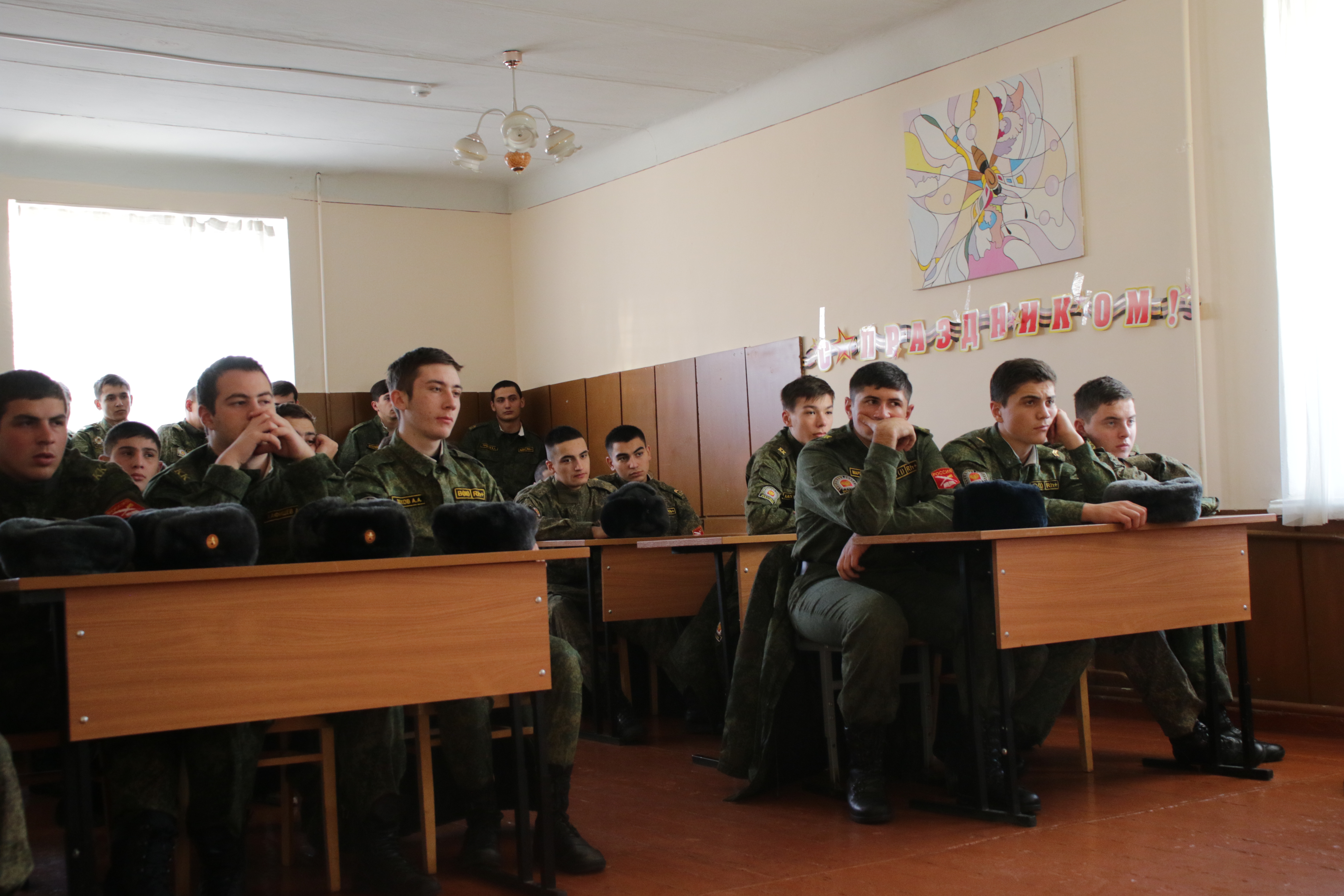 Офицер Росгвардии рассказал кадетам об обучении в ведомственных учебных заведениях