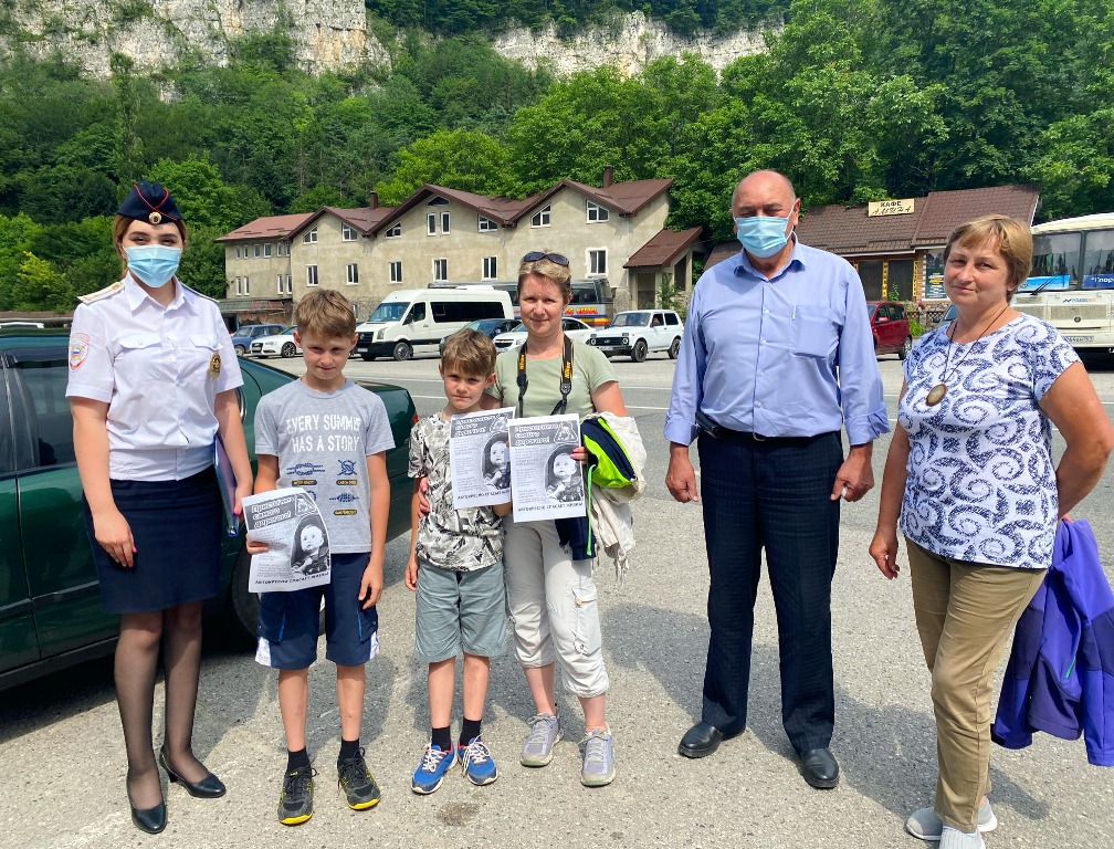 Госавтоинспекторы Черекского района Кабардино-Балкарии провели акцию «Пристегните самое дорогое!».