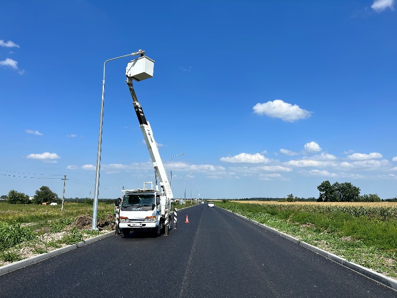 Дорожники завершают капитальный ремонт улицы Мовсисяна
