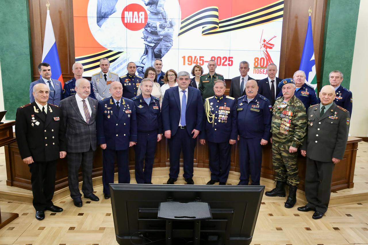 В Доме Правительства прошла встреча Главы КБР К.В. Кокова с Героями России и Советского Союза