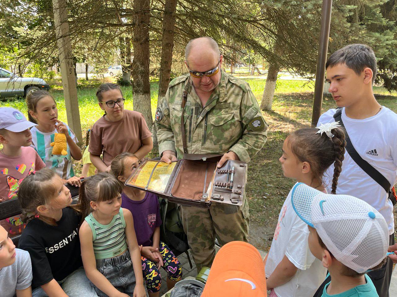 Школьникам рассказали, как себя вести в случае беспилотной опасности