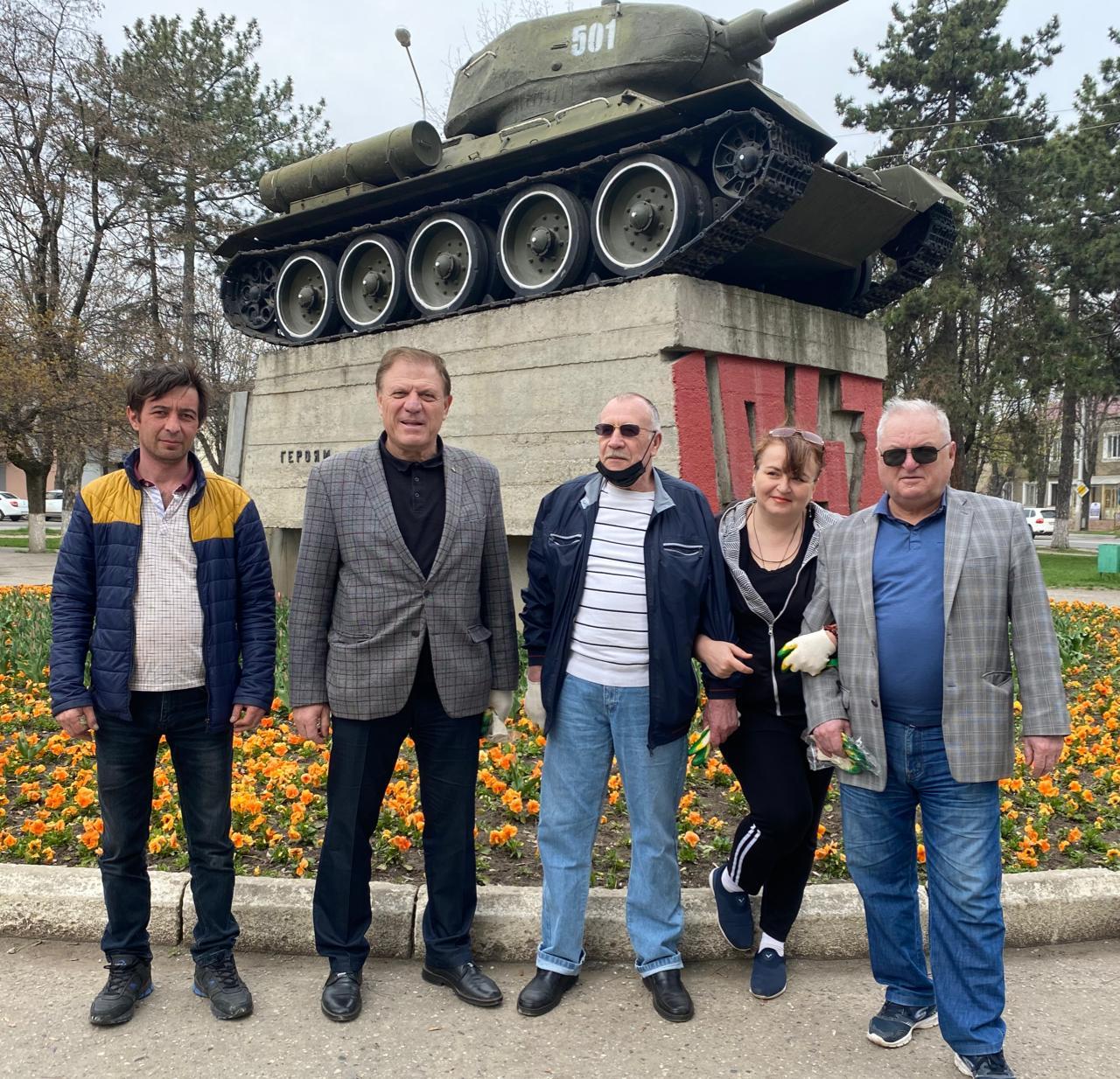 В Нальчике возле «Т-34» прошел субботник