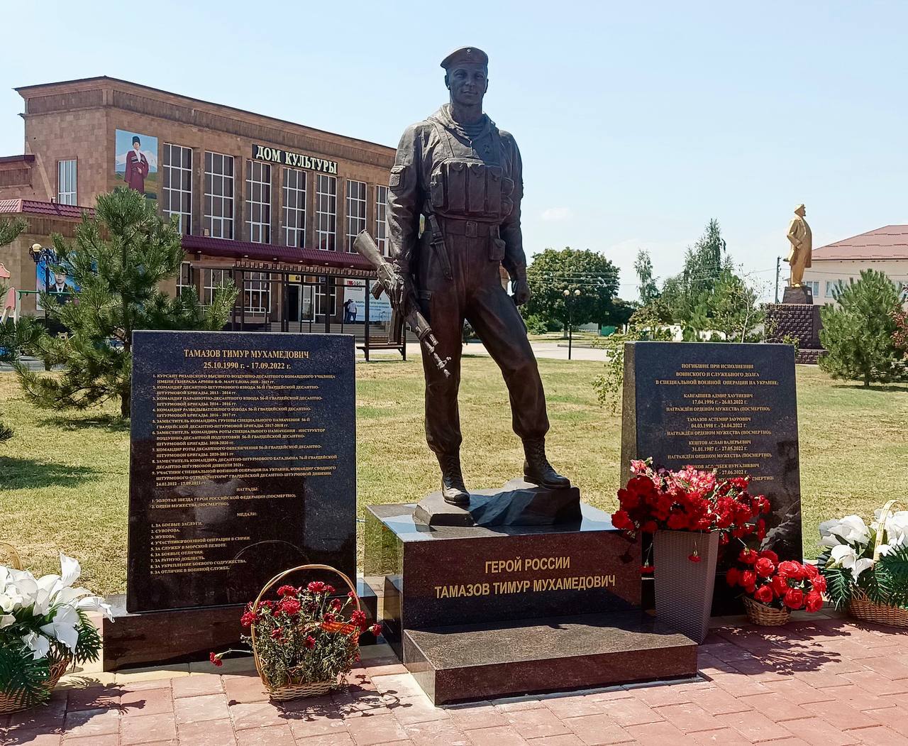В Карагаче почтили память Героя России Тимура Тамазова