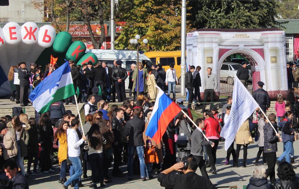  ЕР организовала автопробеги в регионах в День России