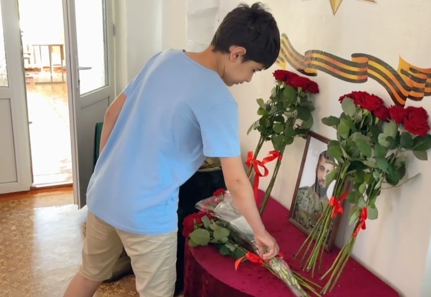 Исламее увековечили память героя: в школе открыта памятная доска Аскеру Улимбашеву