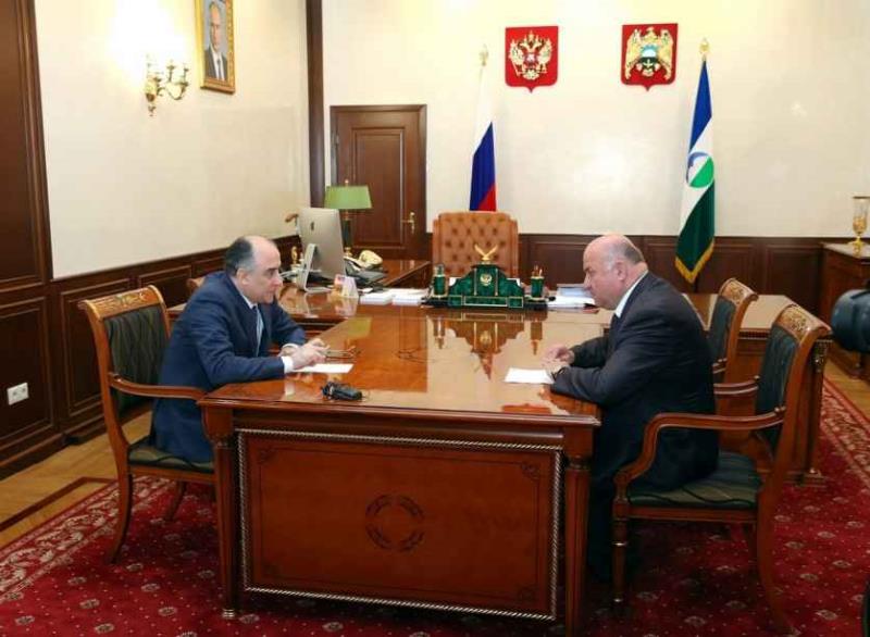 Глава КБР встретился с замгендиректора  «Газпром Межрегионгаз»