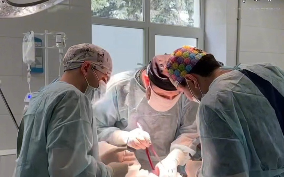 Онкохирурги КБР спасли пациента с раком четвертой стадии