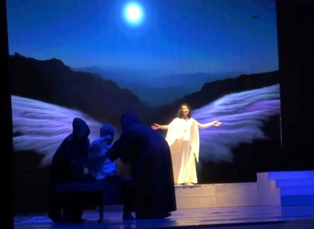 "Поцелуй Луны" для ценителей театрального искусства