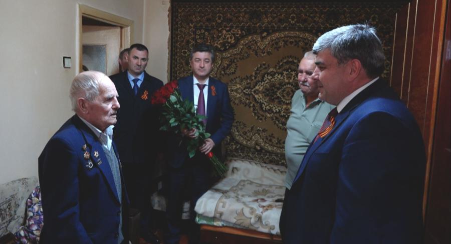 Казбек Коков поздравил с Днем Победы ветерана Николая Караганова