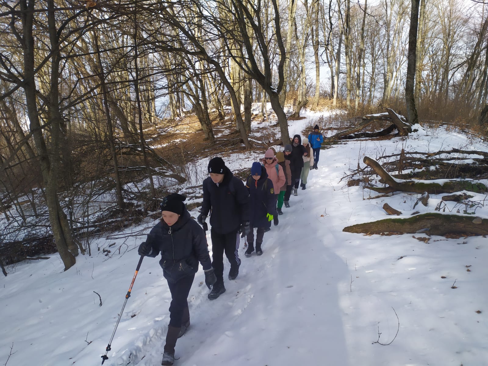 Молодежь поднялась на вершину Нартии