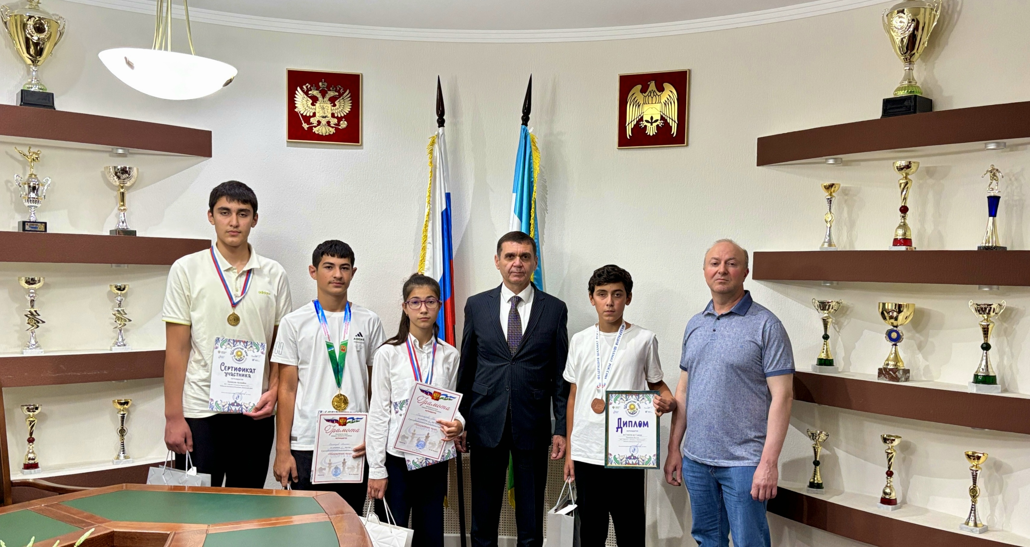 Глава администрации Баксанского района встретился с юными шахматистами, покорившими всероссийский уровень