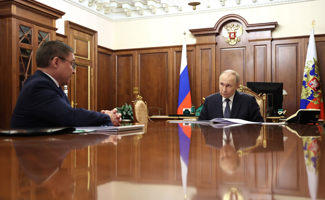 Владимир Путин провел встречу с секретарем генерального совета партии «Единая Россия» Владимиром Якушевым