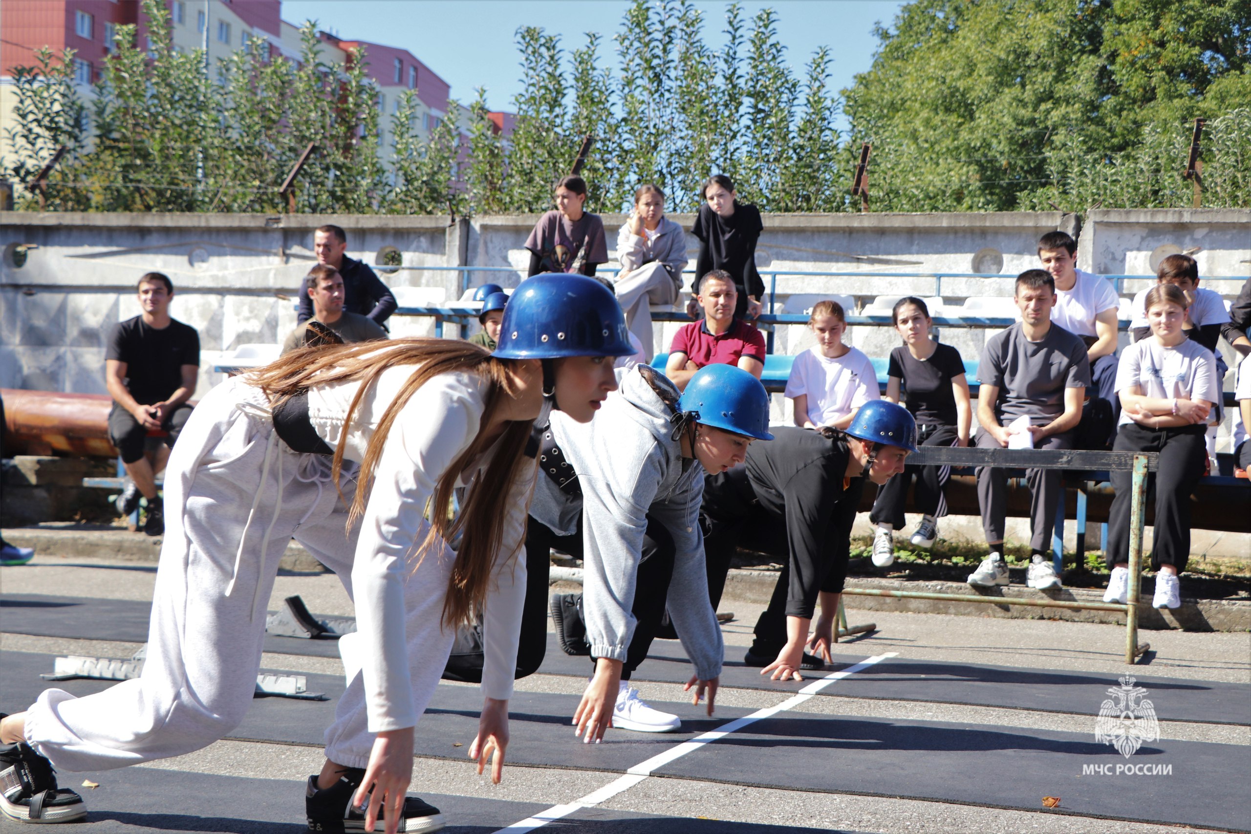 Кабардино-Балкарии проходят соревнования по пожарно-спасательному спорту, посвященные 35-летию МЧС России