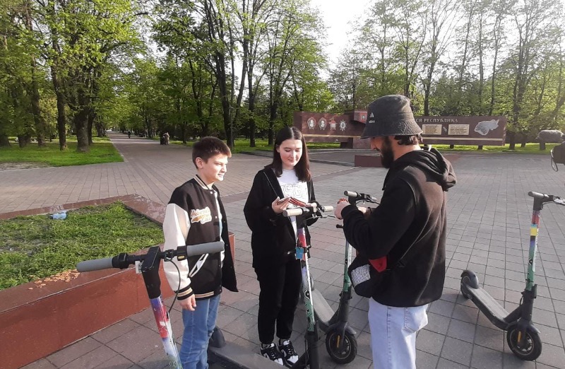 В Нальчике проходит акция по раздаче георгиевской ленты